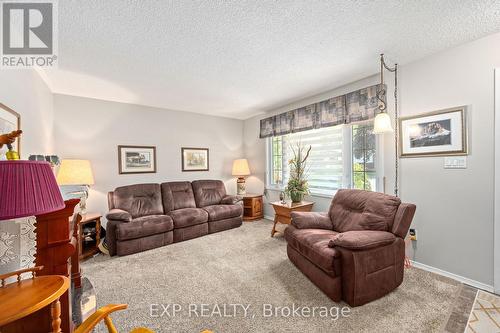 4 Aldborough Avenue, St. Thomas, ON - Indoor Photo Showing Living Room