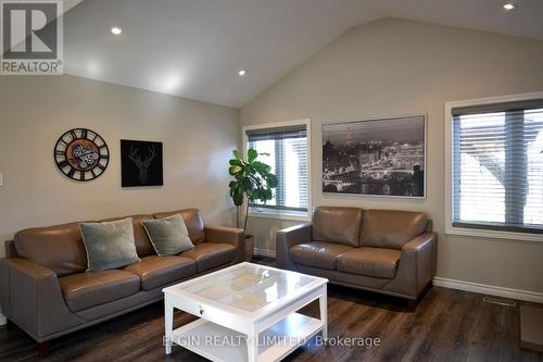 85 Westlake Drive, St. Thomas, ON - Indoor Photo Showing Living Room