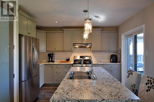 85 Westlake Drive, St. Thomas, ON - Indoor Photo Showing Kitchen With Double Sink