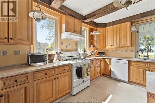 1337 Front Road South, Amherstburg, ON - Indoor Photo Showing Kitchen