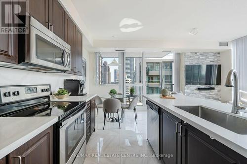 2206 - 339 Rathburn Road W, Mississauga (City Centre), ON - Indoor Photo Showing Kitchen With Upgraded Kitchen