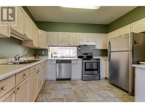 4740 20 Street Unit# 15, Vernon, BC - Indoor Photo Showing Kitchen With Double Sink