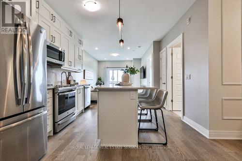 423 - 102 Grovewood Common, Oakville, ON - Indoor Photo Showing Kitchen With Stainless Steel Kitchen With Upgraded Kitchen