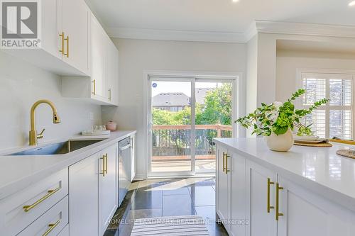 416 Spring Blossom Crescent, Oakville (Iroquois Ridge North), ON - Indoor Photo Showing Kitchen With Upgraded Kitchen