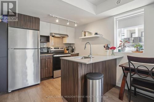 416 - 1141 Cooke Boulevard, Burlington (Lasalle), ON - Indoor Photo Showing Kitchen