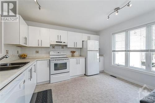 21 Lightfoot Place, Ottawa, ON - Indoor Photo Showing Kitchen With Double Sink