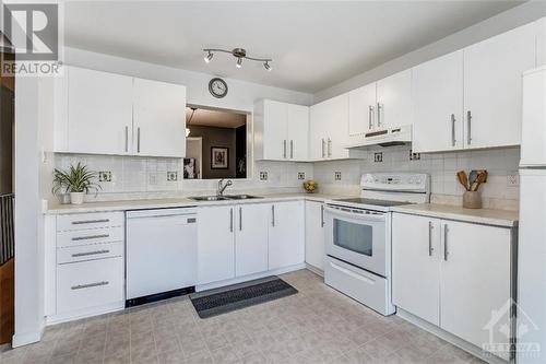 21 Lightfoot Place, Ottawa, ON - Indoor Photo Showing Kitchen With Double Sink