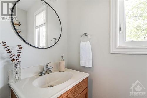 21 Lightfoot Place, Ottawa, ON - Indoor Photo Showing Bathroom