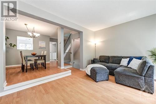 21 Lightfoot Place, Ottawa, ON - Indoor Photo Showing Living Room