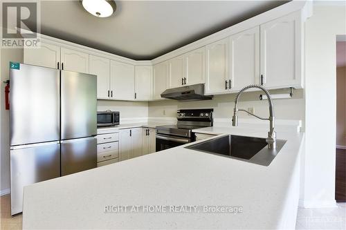 4 Balding Crescent, Ottawa, ON - Indoor Photo Showing Kitchen