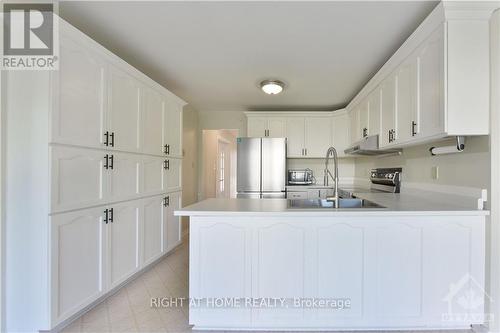 4 Balding Crescent, Ottawa, ON - Indoor Photo Showing Kitchen