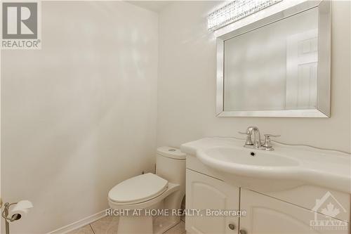 4 Balding Crescent, Ottawa, ON - Indoor Photo Showing Bathroom