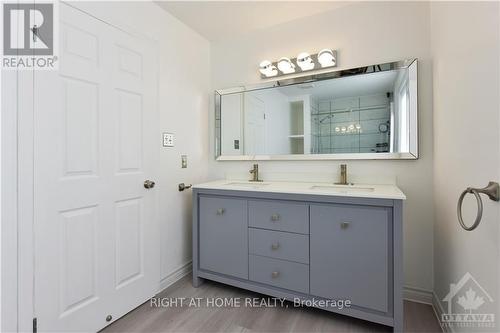 4 Balding Crescent, Ottawa, ON - Indoor Photo Showing Bathroom