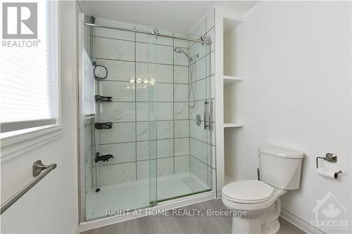 4 Balding Crescent, Ottawa, ON - Indoor Photo Showing Bathroom