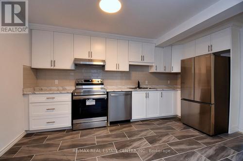 14 Graham Avenue S, Hamilton (Delta), ON - Indoor Photo Showing Kitchen