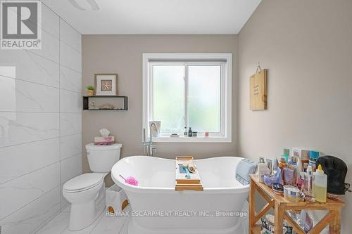 17 Michaela Crescent, Pelham, ON - Indoor Photo Showing Bathroom