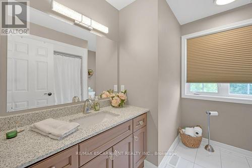 17 Michaela Crescent, Pelham, ON - Indoor Photo Showing Bathroom