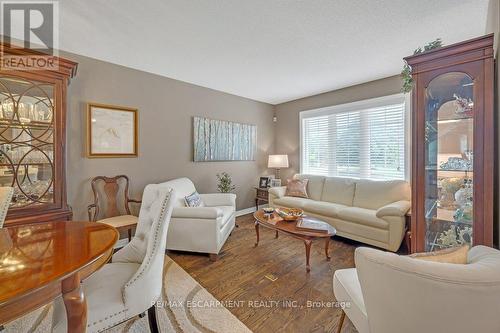 17 Michaela Crescent, Pelham, ON - Indoor Photo Showing Living Room