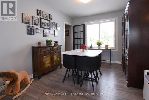 26 Hatton Drive, Hamilton, ON - Indoor Photo Showing Dining Room