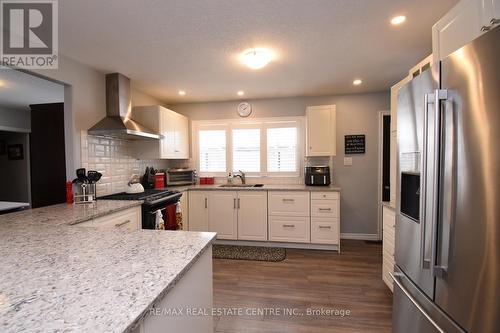 26 Hatton Drive, Hamilton, ON - Indoor Photo Showing Kitchen With Upgraded Kitchen