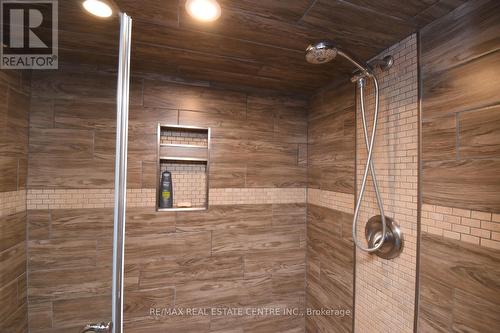 26 Hatton Drive, Hamilton, ON - Indoor Photo Showing Bathroom