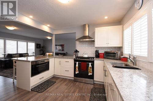 26 Hatton Drive, Hamilton, ON - Indoor Photo Showing Kitchen