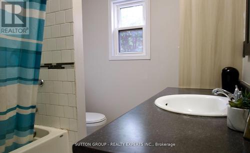 7 Cluny Avenue, Hamilton (Crown Point), ON - Indoor Photo Showing Bathroom