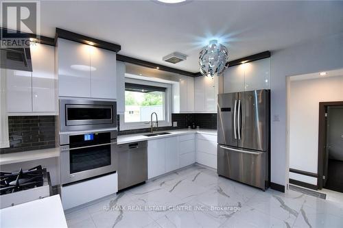 3836 Brookside Drive, West Lincoln, ON - Indoor Photo Showing Kitchen With Stainless Steel Kitchen