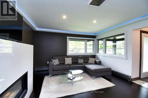 3836 Brookside Drive, West Lincoln, ON - Indoor Photo Showing Living Room