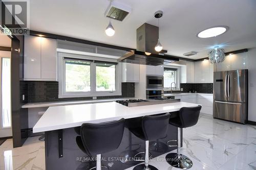 3836 Brookside Drive, West Lincoln, ON - Indoor Photo Showing Kitchen With Upgraded Kitchen