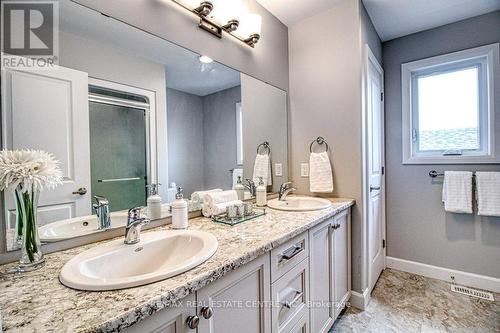 104 Arrowhead Lane, Chatham-Kent (Chatham), ON - Indoor Photo Showing Bathroom