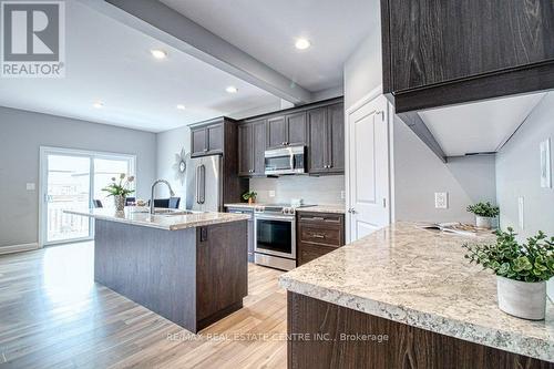 104 Arrowhead Lane, Chatham-Kent (Chatham), ON - Indoor Photo Showing Kitchen With Stainless Steel Kitchen With Upgraded Kitchen