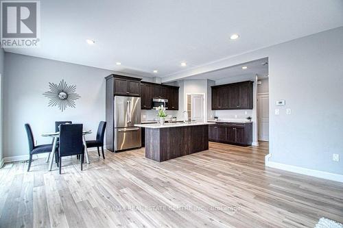 104 Arrowhead Lane, Chatham-Kent (Chatham), ON - Indoor Photo Showing Kitchen With Stainless Steel Kitchen