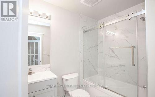 112 Maplewood Avenue, Hamilton (Blakeley), ON - Indoor Photo Showing Bathroom