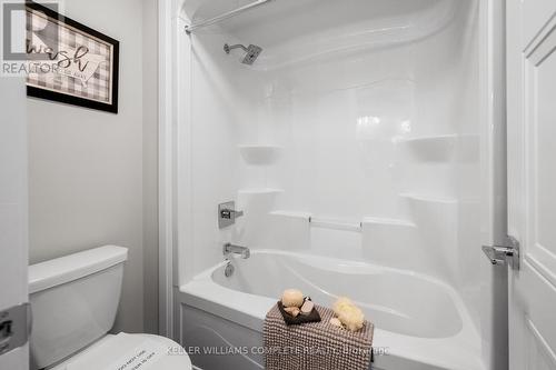 114 Colver Street W, West Lincoln, ON - Indoor Photo Showing Bathroom