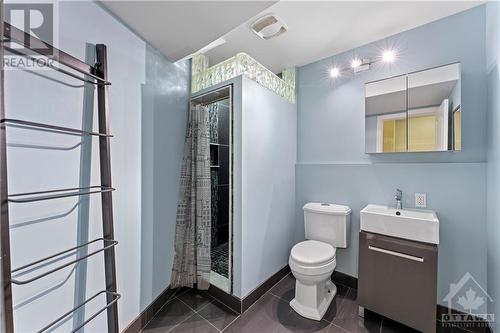 2210 Saturn Crescent, Ottawa, ON - Indoor Photo Showing Bathroom