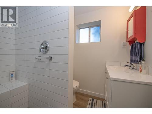 3975 Todd Road, Kelowna, BC - Indoor Photo Showing Bathroom