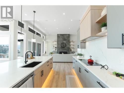 883 Loseth Drive, Kelowna, BC - Indoor Photo Showing Kitchen With Upgraded Kitchen