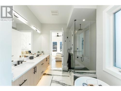 883 Loseth Drive, Kelowna, BC - Indoor Photo Showing Bathroom