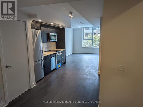 410 - 1 Cardiff Road, Toronto, ON - Indoor Photo Showing Kitchen