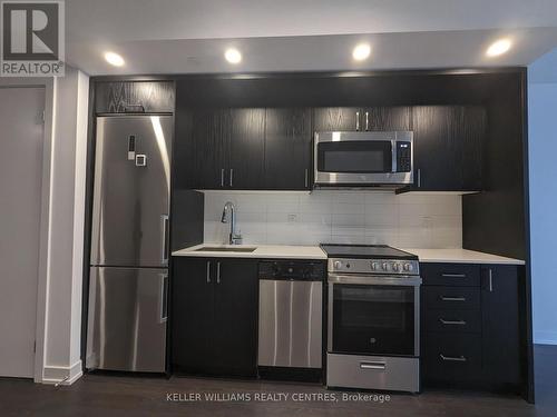 410 - 1 Cardiff Road, Toronto, ON - Indoor Photo Showing Kitchen With Upgraded Kitchen