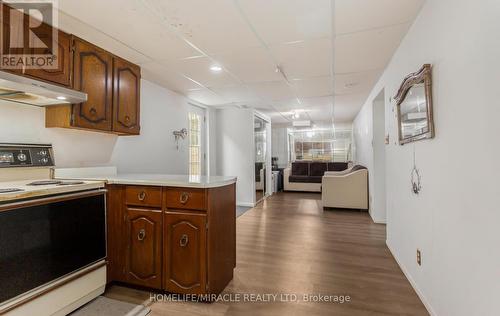 82 Northampton Street, Brampton (Westgate), ON - Indoor Photo Showing Kitchen