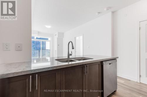 1001 - 470 Dundas Street E, Hamilton, ON - Indoor Photo Showing Kitchen With Double Sink