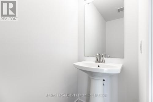 1001 - 470 Dundas Street E, Hamilton, ON - Indoor Photo Showing Bathroom