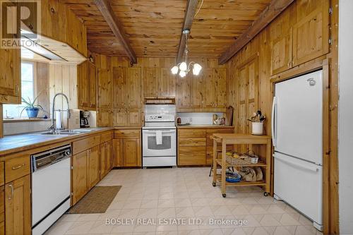 5216 Trafalgar Road, Erin, ON - Indoor Photo Showing Kitchen With Double Sink