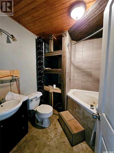 45 Assiniboia Avenue, Dubuc, SK - Indoor Photo Showing Bathroom