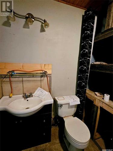 45 Assiniboia Avenue, Dubuc, SK - Indoor Photo Showing Bathroom