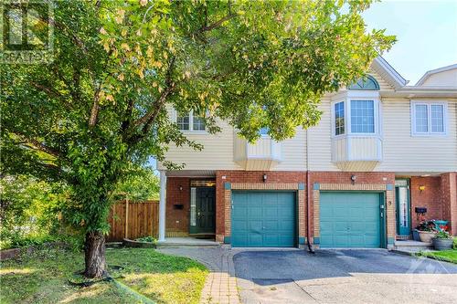 End Unit Town home on a large corner lot with fully fenced yard - 221 Station Boulevard Unit#11, Ottawa, ON - Outdoor