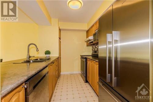 Kitchen with plenty of cabinetries - 221 Station Boulevard Unit#11, Ottawa, ON - Indoor Photo Showing Kitchen With Double Sink