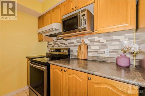 221 Station Boulevard Unit#11, Ottawa, ON - Indoor Photo Showing Kitchen